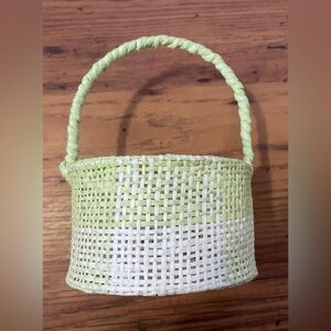 Chic Woven Checker Print Small Basket in Green and White